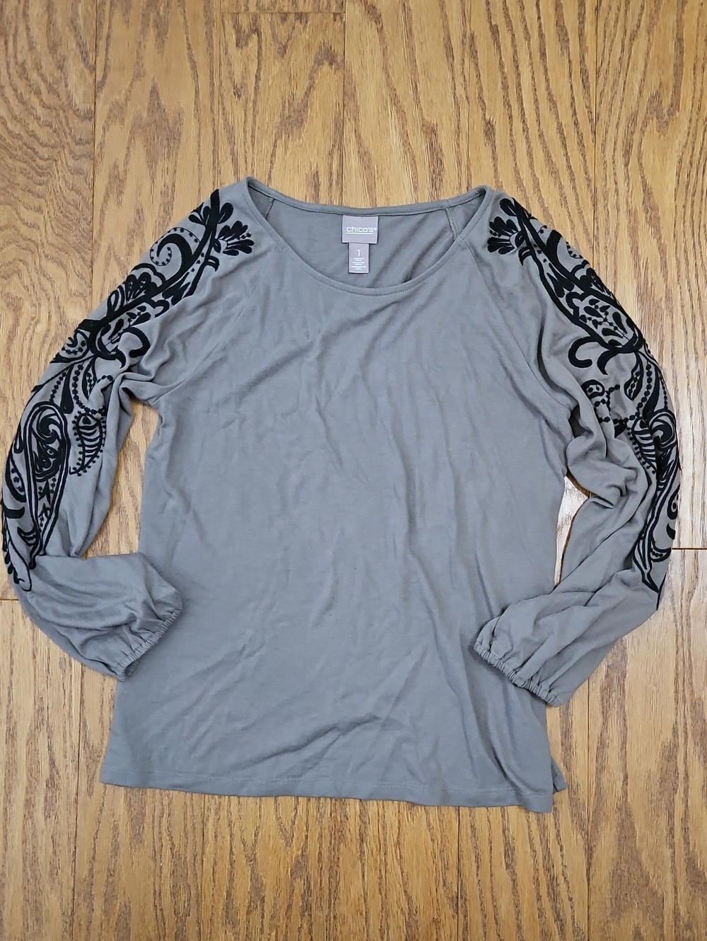 Chico's long-sleeve knit blouse Black Baroque Embroidery Detailing Medium
